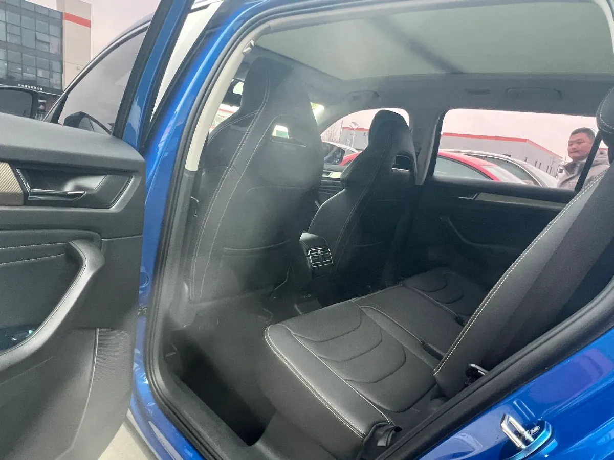 2022 Skoda Kodiak 2.0T 186HP L4 7DCT,autocango,china used car exporter,china ev exporter,chinese used car exporter,chinese used ev exporter