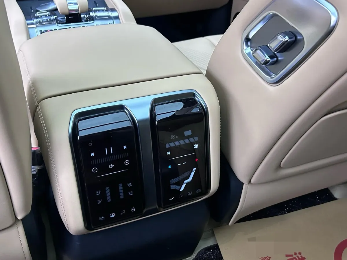 2025 FangChengBao Bao 8 2.0T 245HP L4 E-CVT PHEV 36.8KWH,autocango,china used car exporter,china ev exporter,chinese used car exporter,chinese used ev exporter