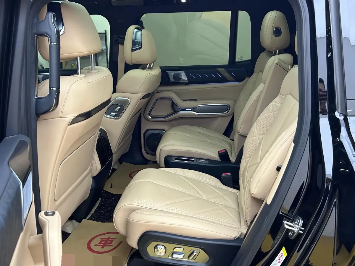 2025 FangChengBao Bao 8 2.0T 245HP L4 E-CVT PHEV 36.8KWH,autocango,china used car exporter,china ev exporter,chinese used car exporter,chinese used ev exporter