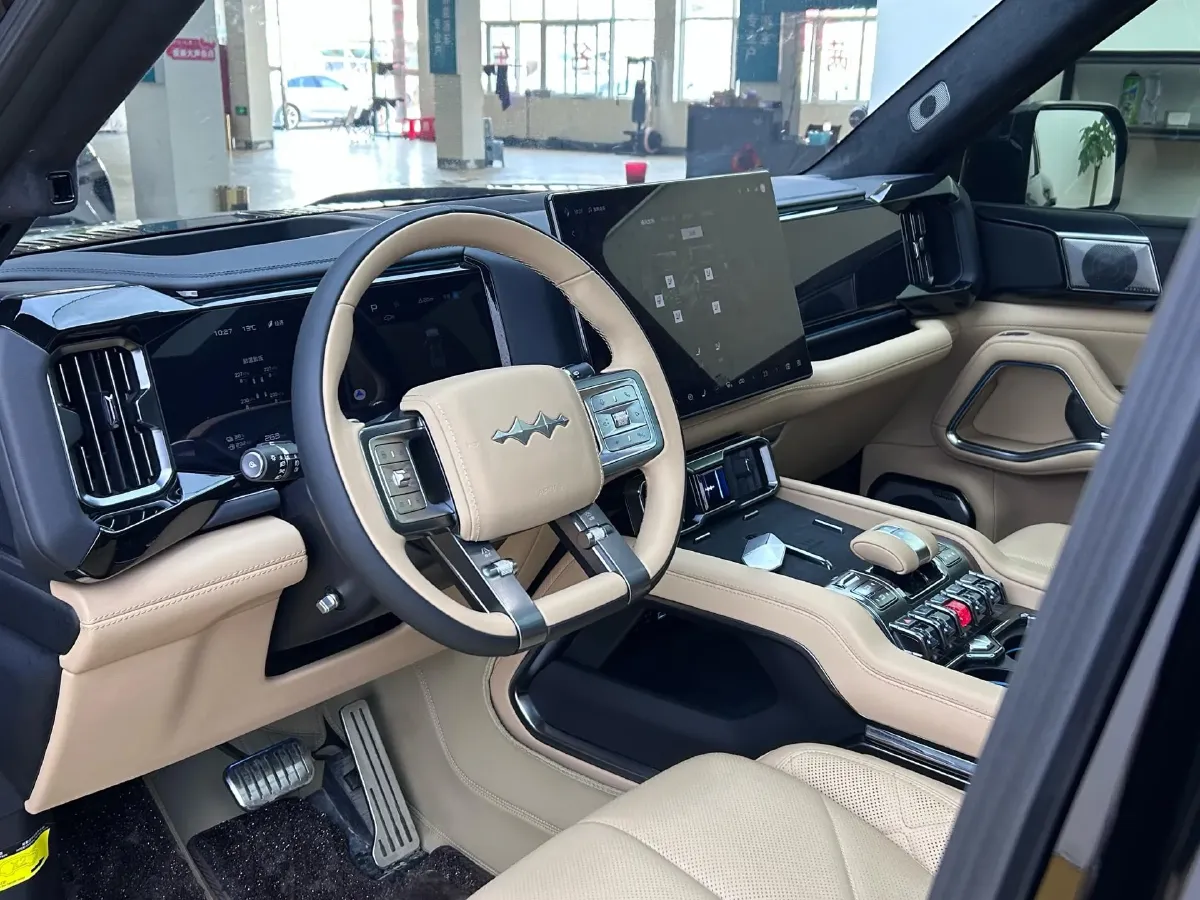 2025 FangChengBao Bao 8 2.0T 245HP L4 E-CVT PHEV 36.8KWH,autocango,china used car exporter,china ev exporter,chinese used car exporter,chinese used ev exporter