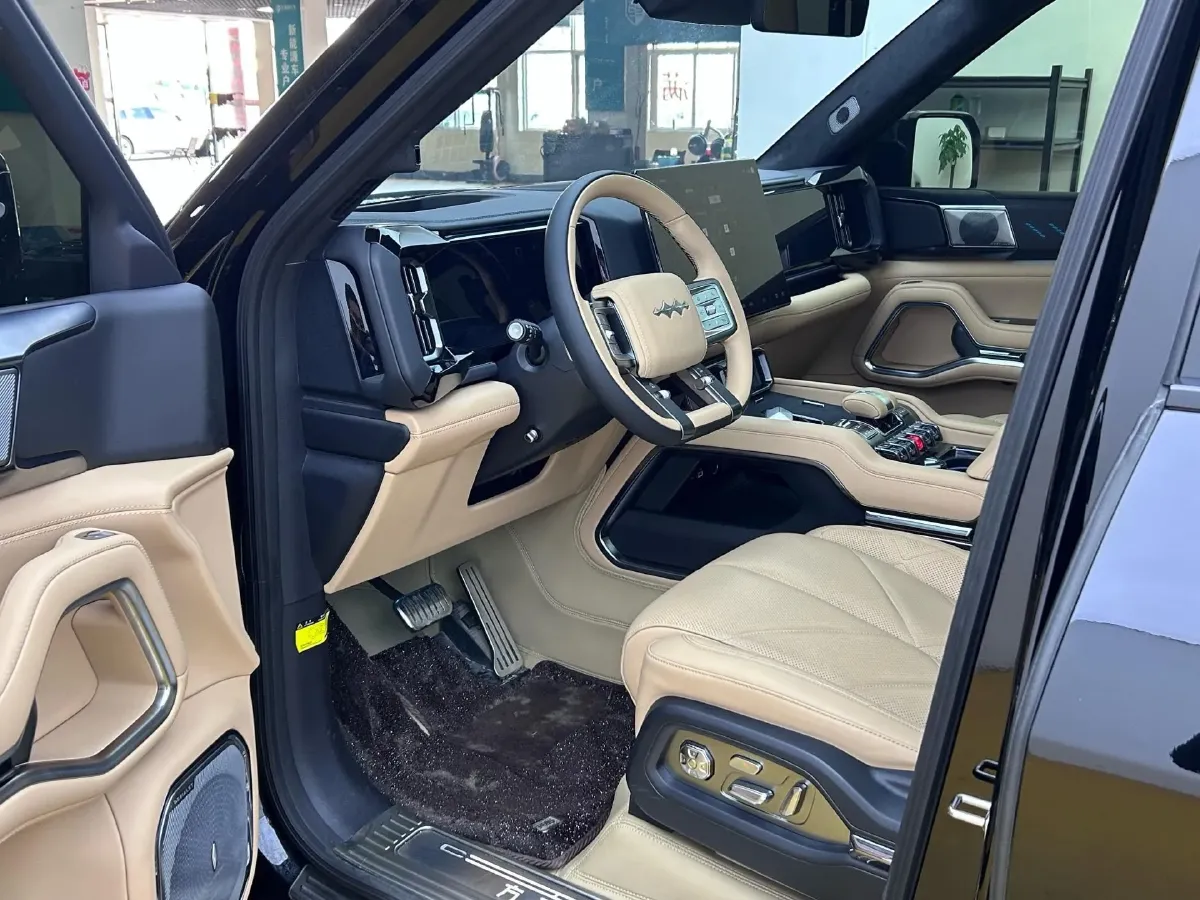 2025 FangChengBao Bao 8 2.0T 245HP L4 E-CVT PHEV 36.8KWH,autocango,china used car exporter,china ev exporter,chinese used car exporter,chinese used ev exporter