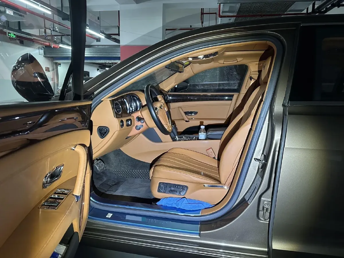 2017 Bentley Flying Spur 4.0T 528HP V8 8AT,autocango,china used car exporter,china ev exporter,chinese used car exporter,chinese used ev exporter