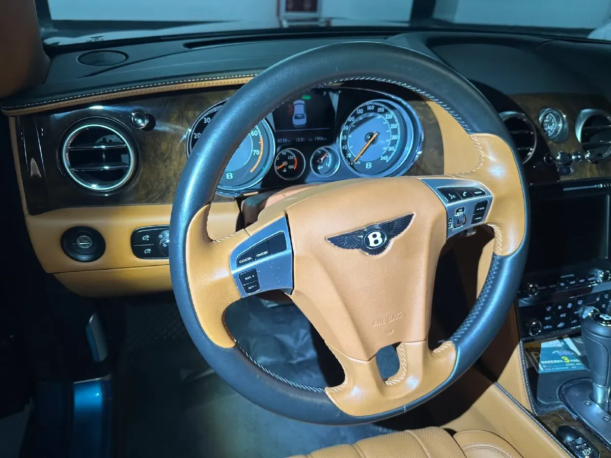 2017 Bentley Flying Spur 4.0T 528HP V8 8AT,autocango,china used car exporter,china ev exporter,chinese used car exporter,chinese used ev exporter