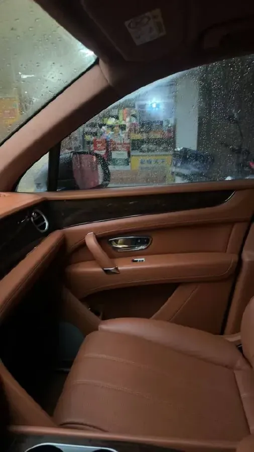 2018 Bentley Bentayga 4.0T 550HP V8 8AT,autocango,china used car exporter,china ev exporter,chinese used car exporter,chinese used ev exporter