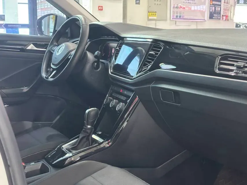 2022 Volkswagen T-Roc 1.4T 150HP L4 7DCT,autocango,china used car exporter,china ev exporter,chinese used car exporter,chinese used ev exporter