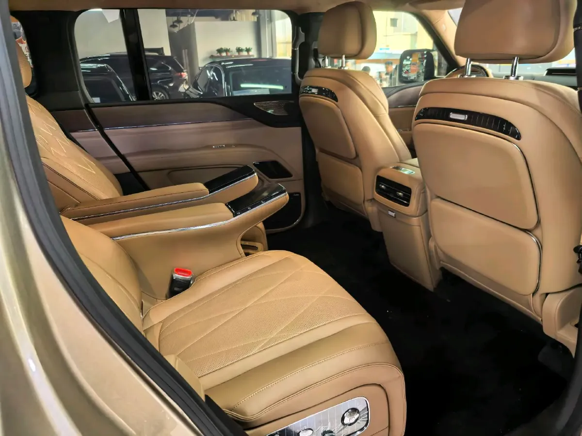 2025 YangWang U8 L REEV 272HP REEV,autocango,china used car exporter,china ev exporter,chinese used car exporter,chinese used ev exporter