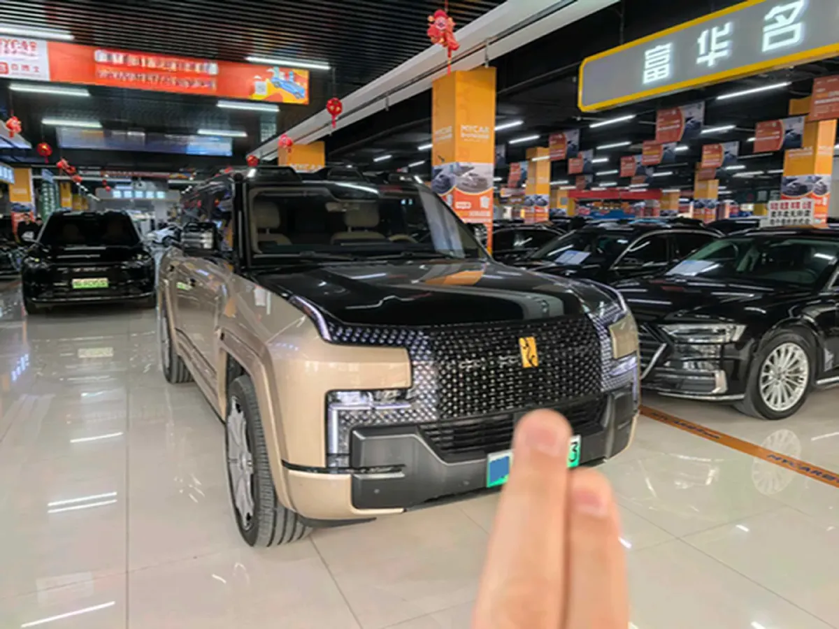 2025 YangWang U8 L REEV 272HP REEV,autocango,china used car exporter,china ev exporter,chinese used car exporter,chinese used ev exporter