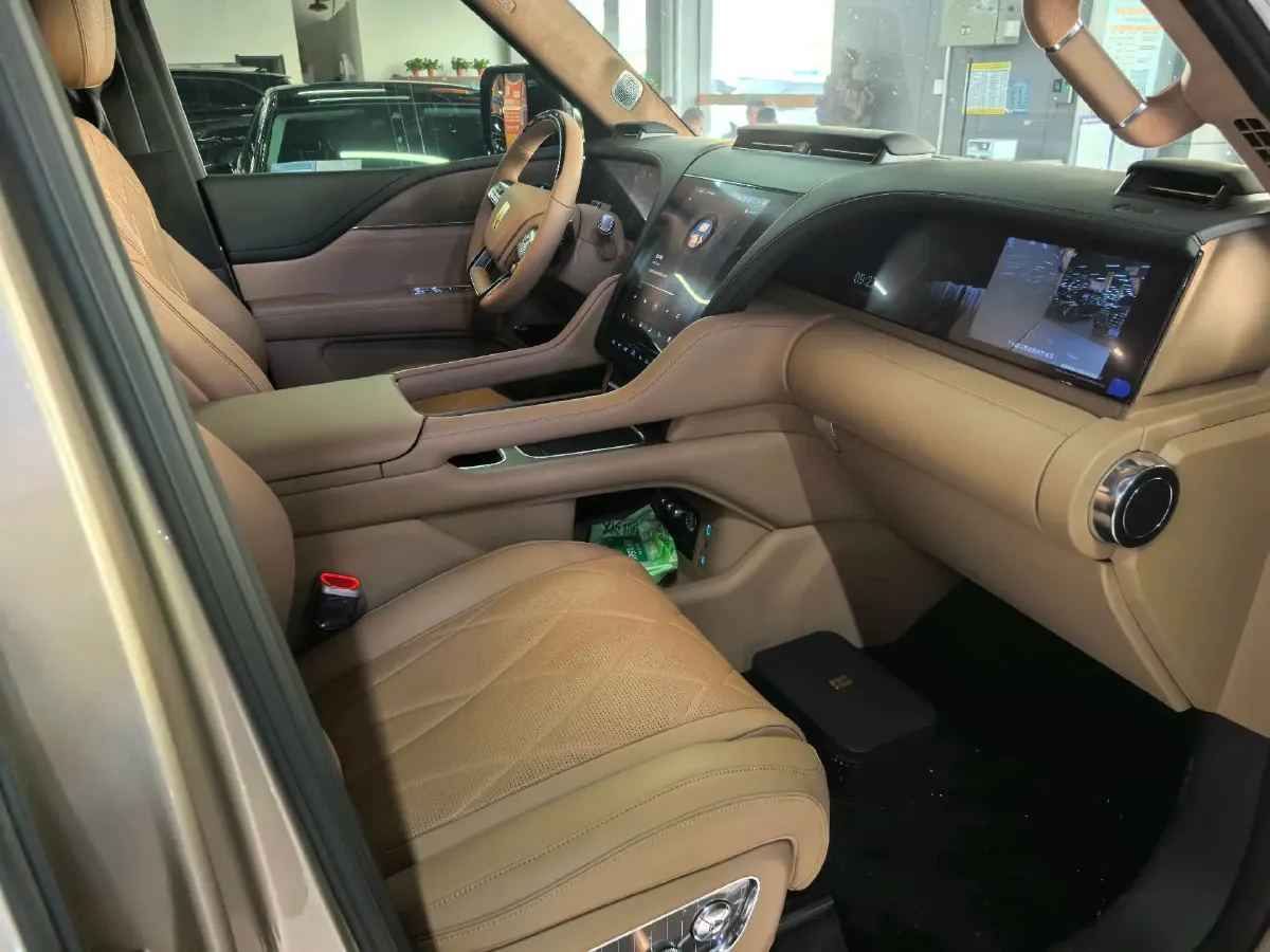 2025 YangWang U8 L REEV 272HP REEV,autocango,china used car exporter,china ev exporter,chinese used car exporter,chinese used ev exporter