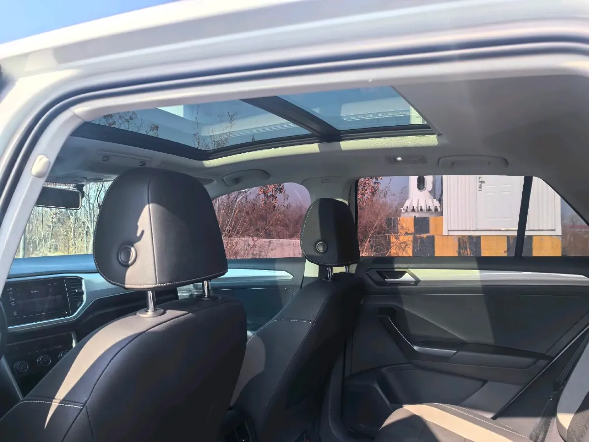 2022 Volkswagen T-Roc 1.4T 150HP L4 7DCT,autocango,china used car exporter,china ev exporter,chinese used car exporter,chinese used ev exporter