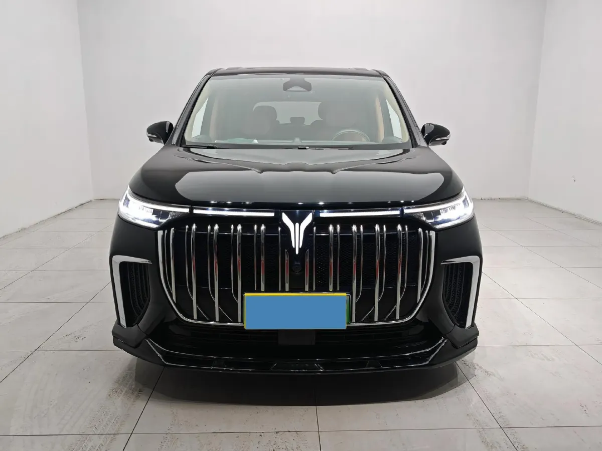 2024 Voyah Dream 1.5T 150HP L4 PHEV 43KWH,autocango,china used car exporter,china ev exporter,chinese used car exporter,chinese used ev exporter