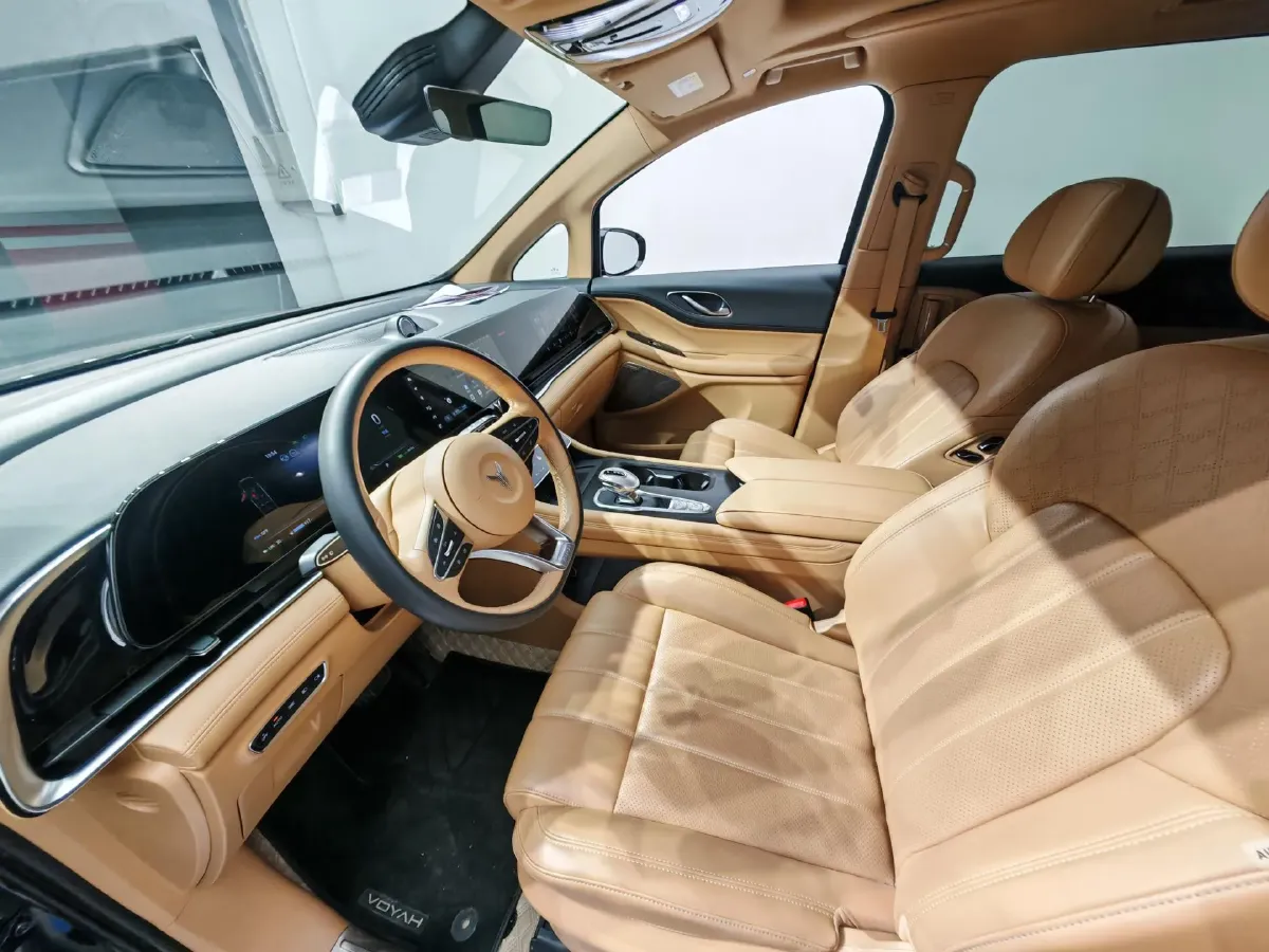 2024 Voyah Dream 1.5T 150HP L4 PHEV 43KWH,autocango,china used car exporter,china ev exporter,chinese used car exporter,chinese used ev exporter