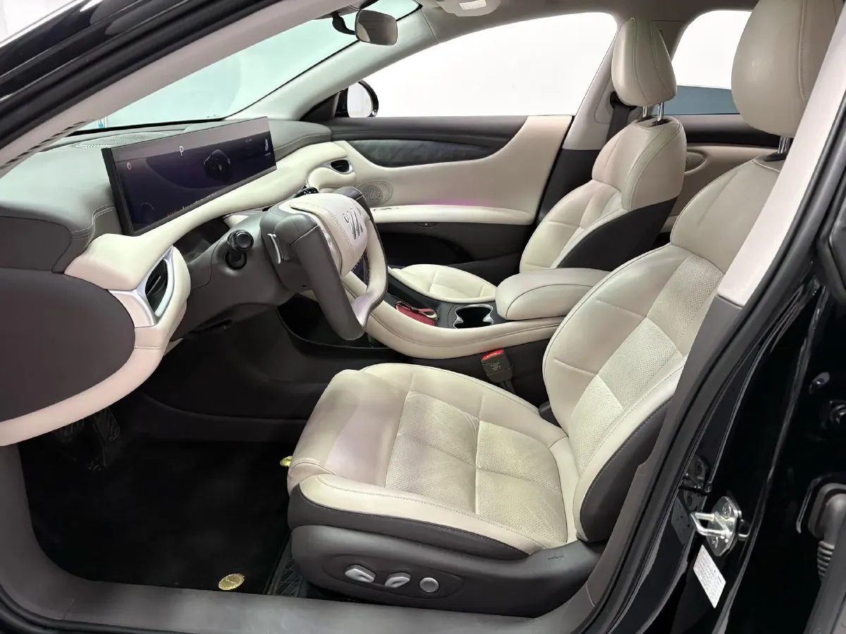 2024 IM L6 BEV 75KWH,autocango,china used car exporter,china ev exporter,chinese used car exporter,chinese used ev exporter