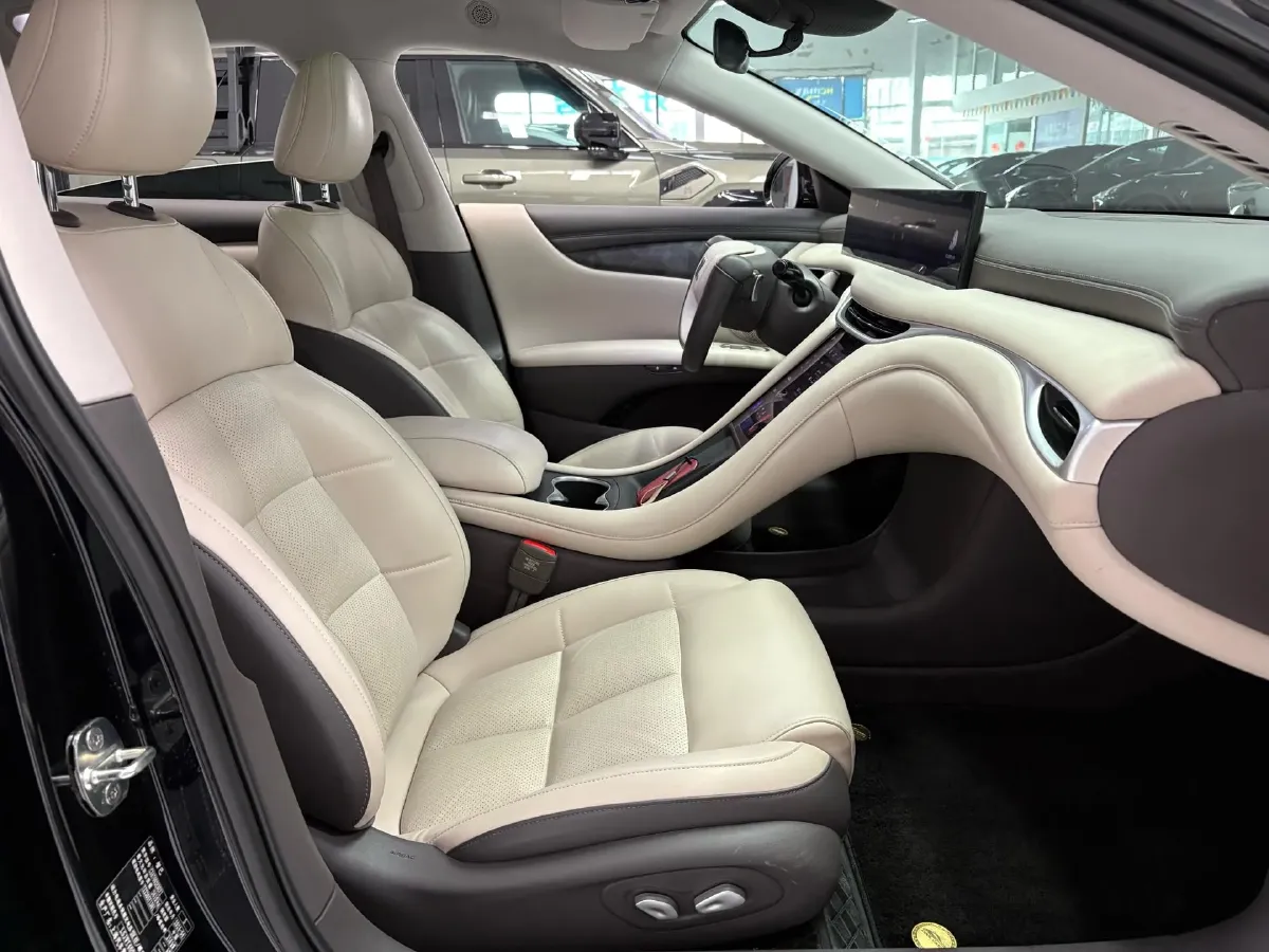 2024 IM L6 BEV 75KWH,autocango,china used car exporter,china ev exporter,chinese used car exporter,chinese used ev exporter