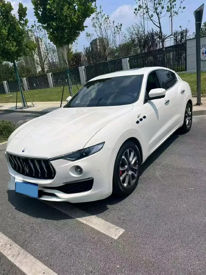 2022 Maserati Levante 2.0T 330HP L4 8AT,autocango,china used car exporter,china ev exporter,chinese used car exporter,chinese used ev exporter