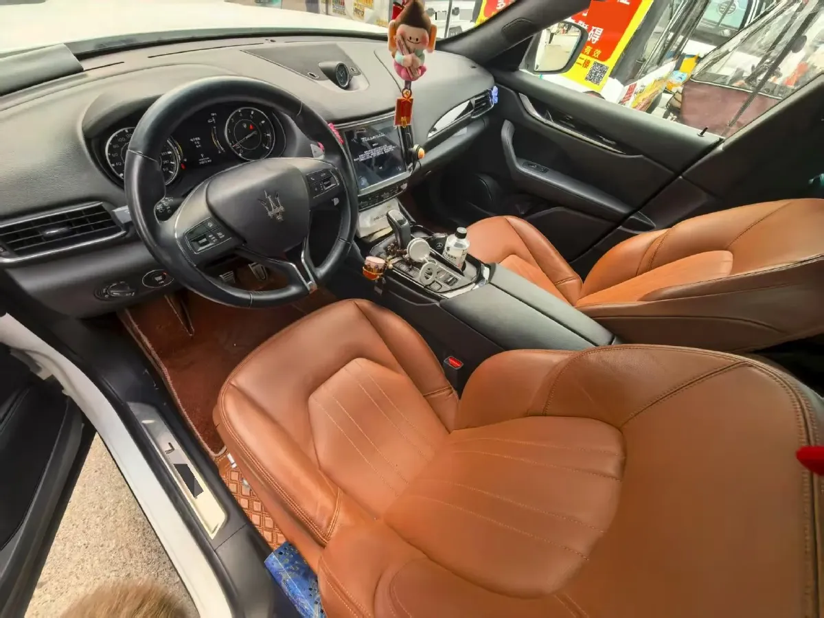 2022 Maserati Levante 2.0T 330HP L4 8AT,autocango,china used car exporter,china ev exporter,chinese used car exporter,chinese used ev exporter