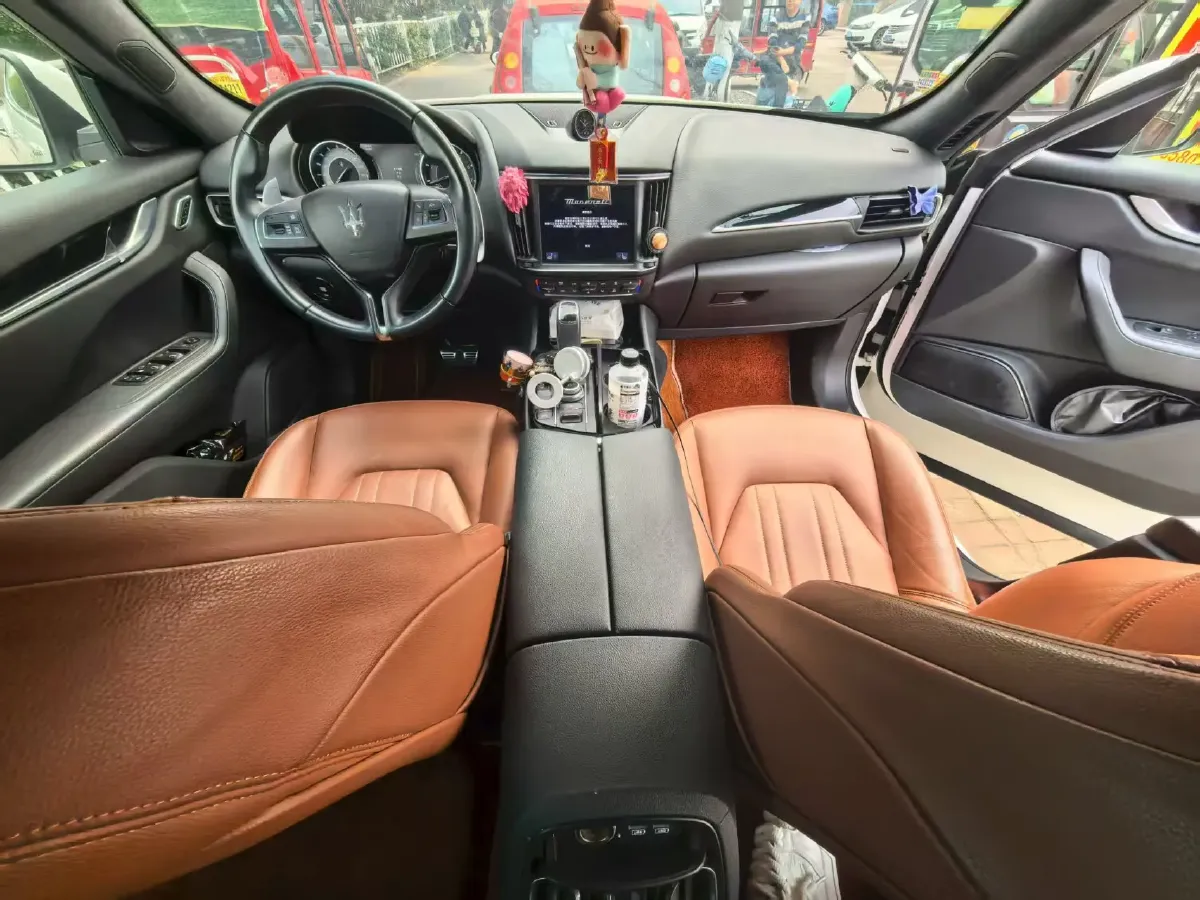 2022 Maserati Levante 2.0T 330HP L4 8AT,autocango,china used car exporter,china ev exporter,chinese used car exporter,chinese used ev exporter