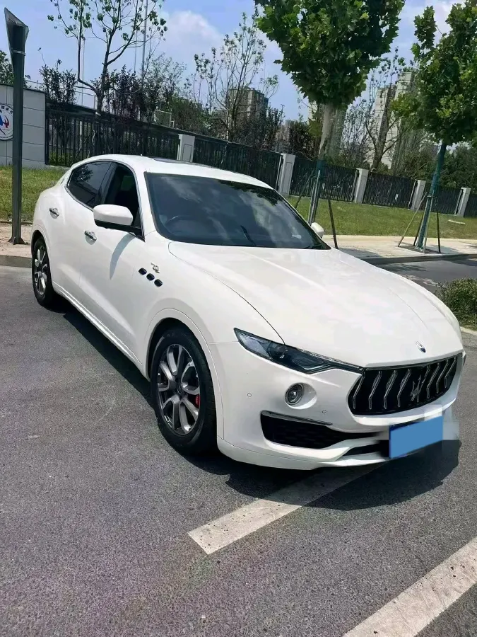2022 Maserati Levante 2.0T 330HP L4 8AT,autocango,china used car exporter,china ev exporter,chinese used car exporter,chinese used ev exporter