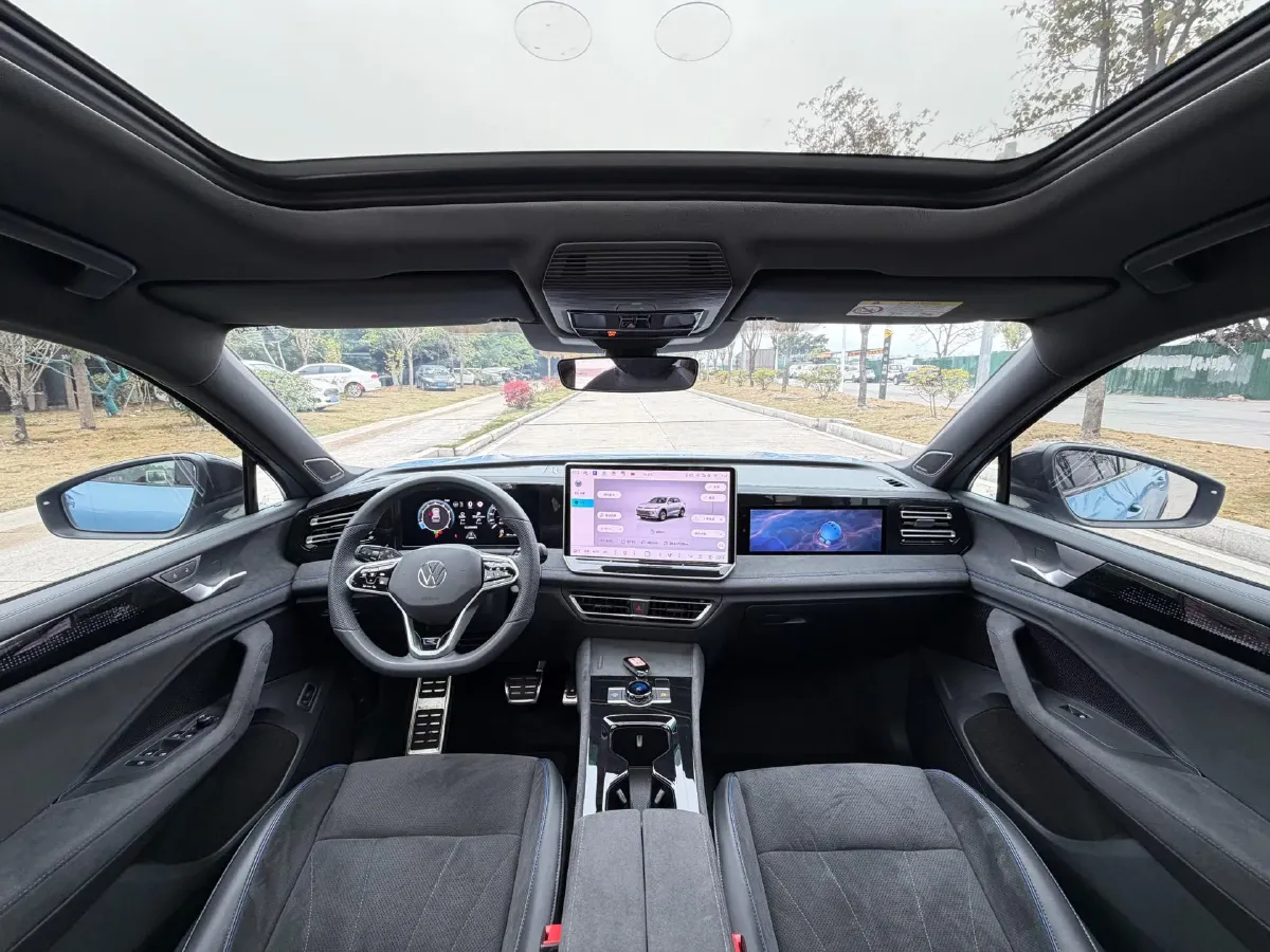 2024 Volkswagen Tiguan L 2.0T 220HP L4 7DCT,autocango,china used car exporter,china ev exporter,chinese used car exporter,chinese used ev exporter