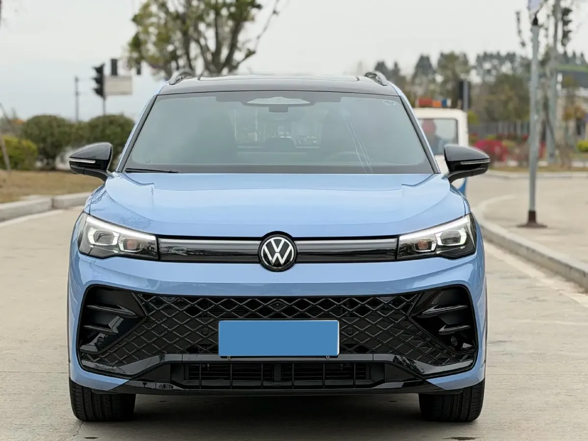 2024 Volkswagen Tiguan L 2.0T 220HP L4 7DCT,autocango,china used car exporter,china ev exporter,chinese used car exporter,chinese used ev exporter