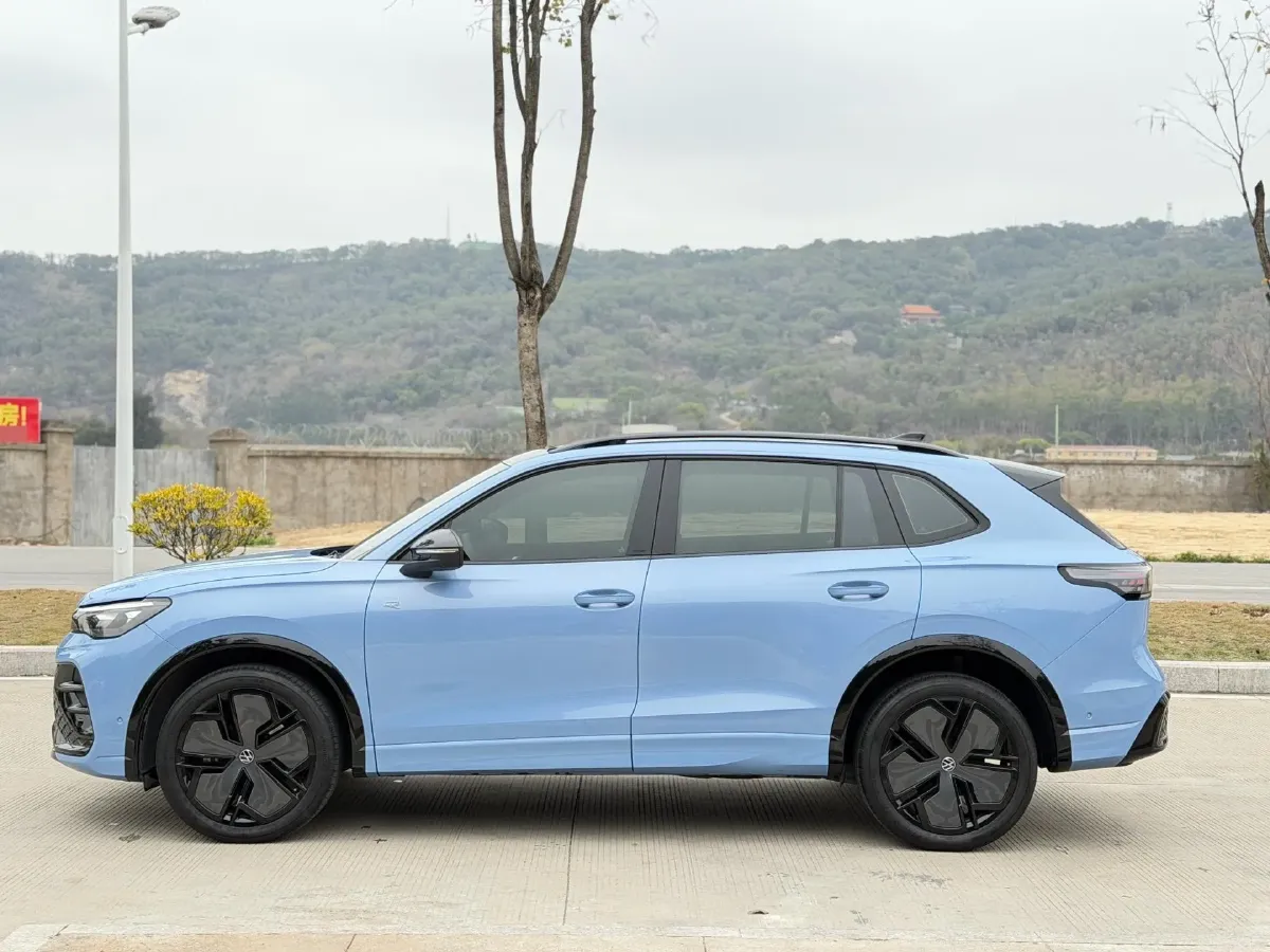 2024 Volkswagen Tiguan L 2.0T 220HP L4 7DCT,autocango,china used car exporter,china ev exporter,chinese used car exporter,chinese used ev exporter