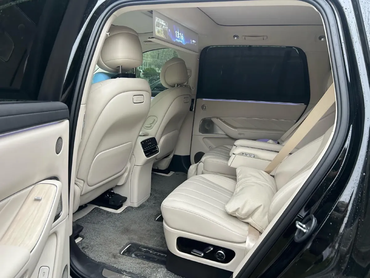 2025 AITO AITO M8 REEV 160HP REEV 53.4KWH,autocango,china used car exporter,china ev exporter,chinese used car exporter,chinese used ev exporter