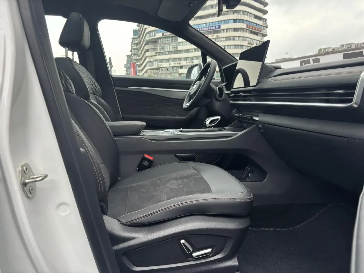 2025 Geely Okavango L 2.0T 218HP L4 7DCT,autocango,china used car exporter,china ev exporter,chinese used car exporter,chinese used ev exporter