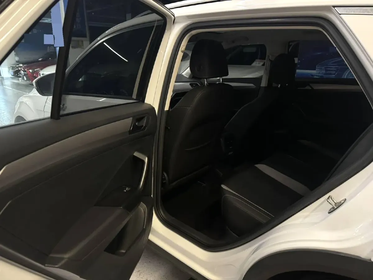 2022 Volkswagen T-Roc 1.4T 150HP L4 7DCT,autocango,china used car exporter,china ev exporter,chinese used car exporter,chinese used ev exporter