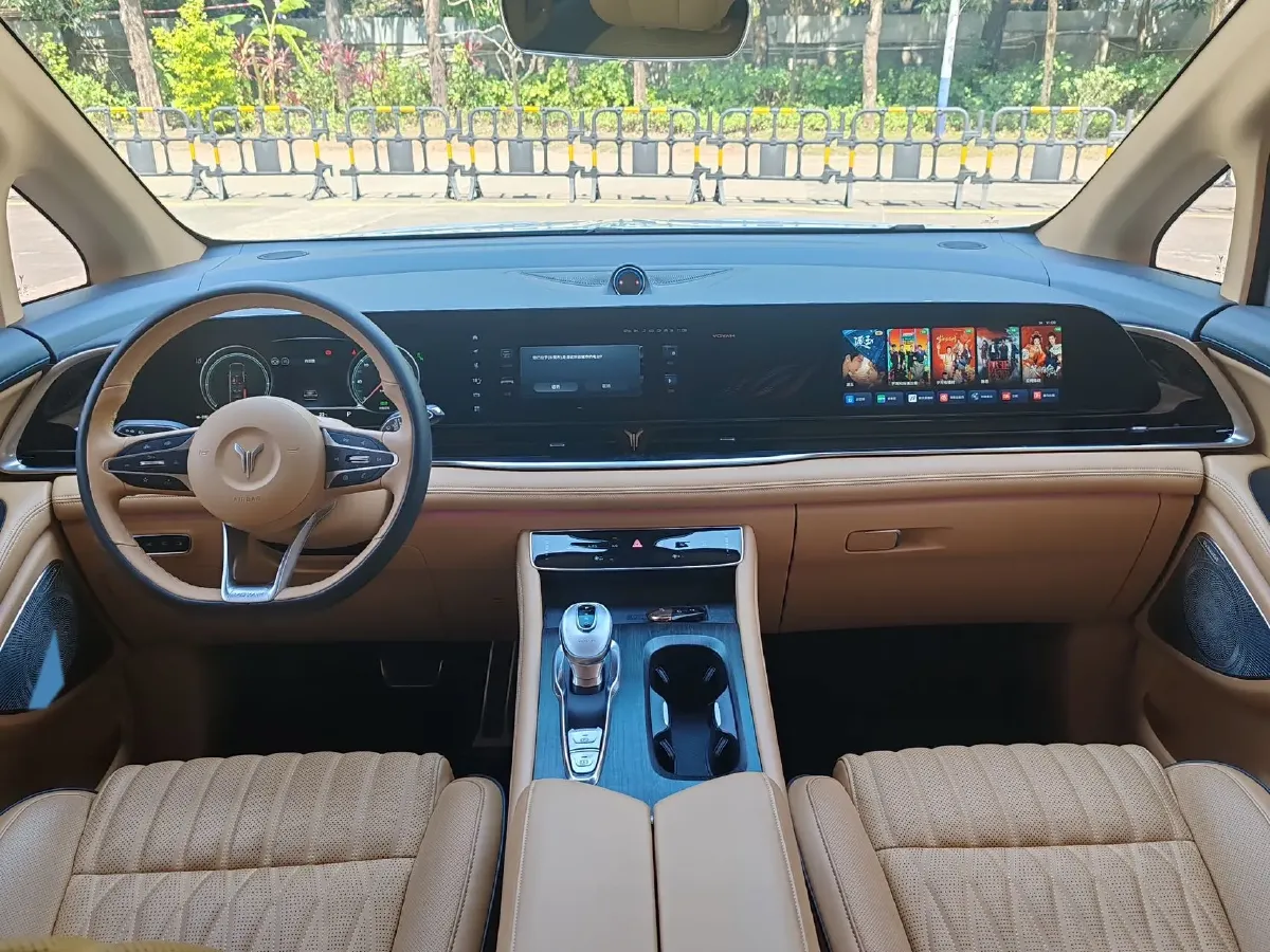 2022 Voyah Dream 1.5T 136HP L4 PHEV 25.57KWH,autocango,china used car exporter,china ev exporter,chinese used car exporter,chinese used ev exporter