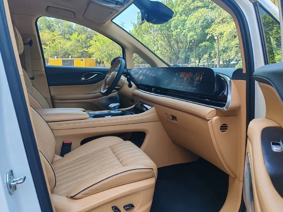 2022 Voyah Dream 1.5T 136HP L4 PHEV 25.57KWH,autocango,china used car exporter,china ev exporter,chinese used car exporter,chinese used ev exporter