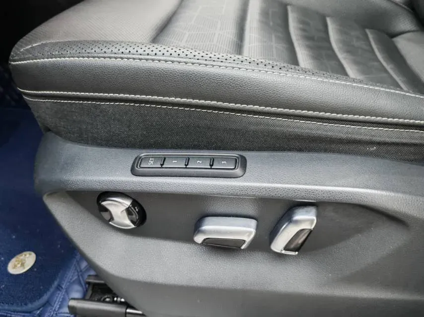 2022 Volkswagen Talagon 2.0T 220HP L4 7DCT,autocango,china used car exporter,china ev exporter,chinese used car exporter,chinese used ev exporter