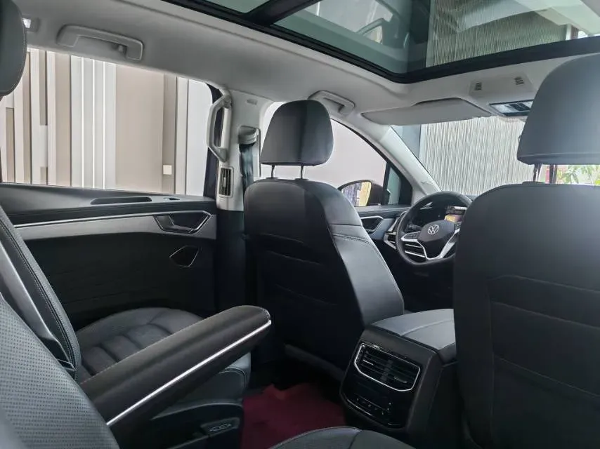 2024 Volkswagen Talagon 2.0T 220HP L4 7DCT,autocango,china used car exporter,china ev exporter,chinese used car exporter,chinese used ev exporter