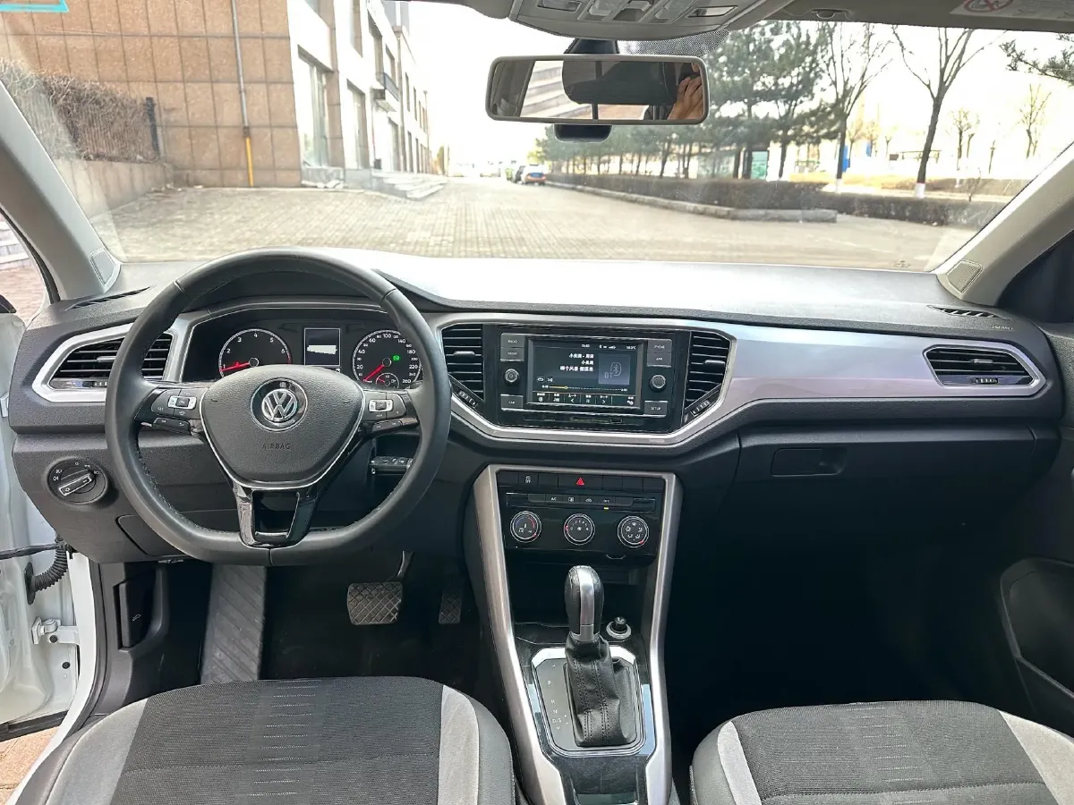 2020 Volkswagen T-Roc 1.4T 131HP L4 7DCT,autocango,china used car exporter,china ev exporter,chinese used car exporter,chinese used ev exporter