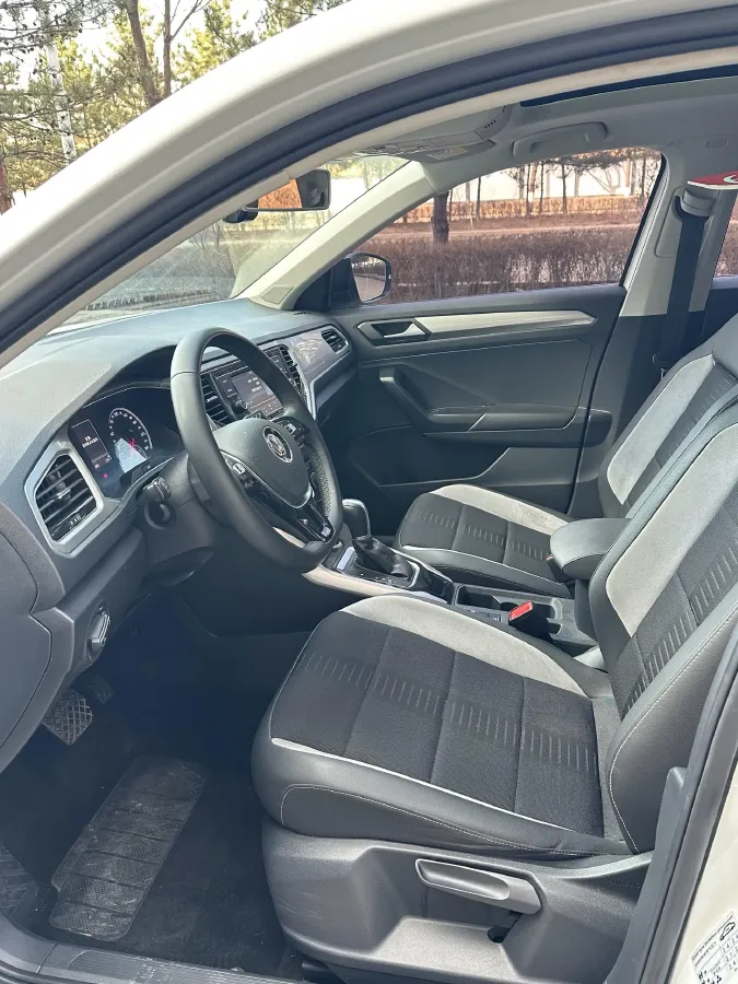 2020 Volkswagen T-Roc 1.4T 131HP L4 7DCT,autocango,china used car exporter,china ev exporter,chinese used car exporter,chinese used ev exporter