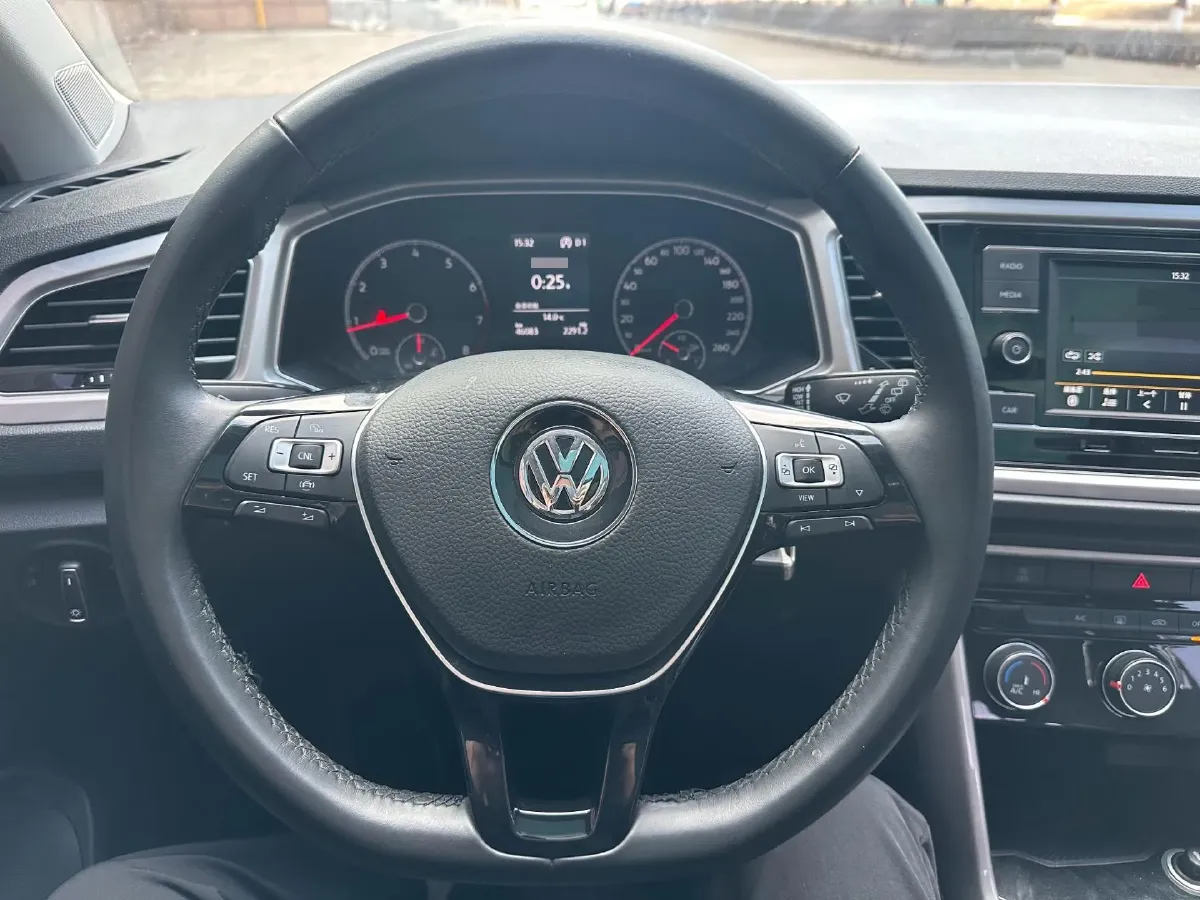 2020 Volkswagen T-Roc 1.4T 131HP L4 7DCT,autocango,china used car exporter,china ev exporter,chinese used car exporter,chinese used ev exporter