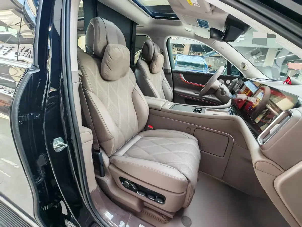 2025 AITO AITO M9 REEV 160HP REEV 52KWH,autocango,china used car exporter,china ev exporter,chinese used car exporter,chinese used ev exporter