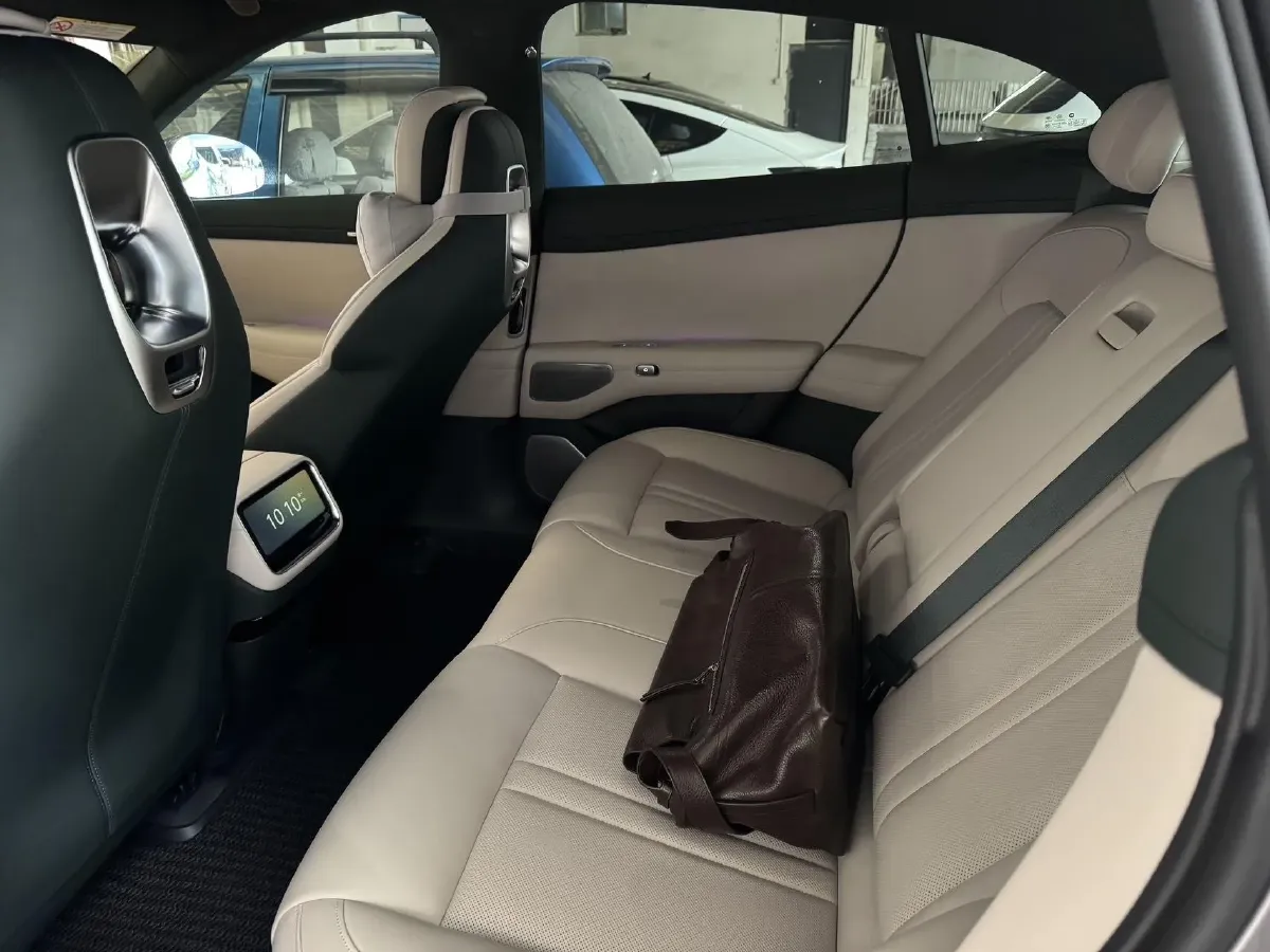 2025 MI YU7 BEV 101.7KWH,autocango,china used car exporter,china ev exporter,chinese used car exporter,chinese used ev exporter