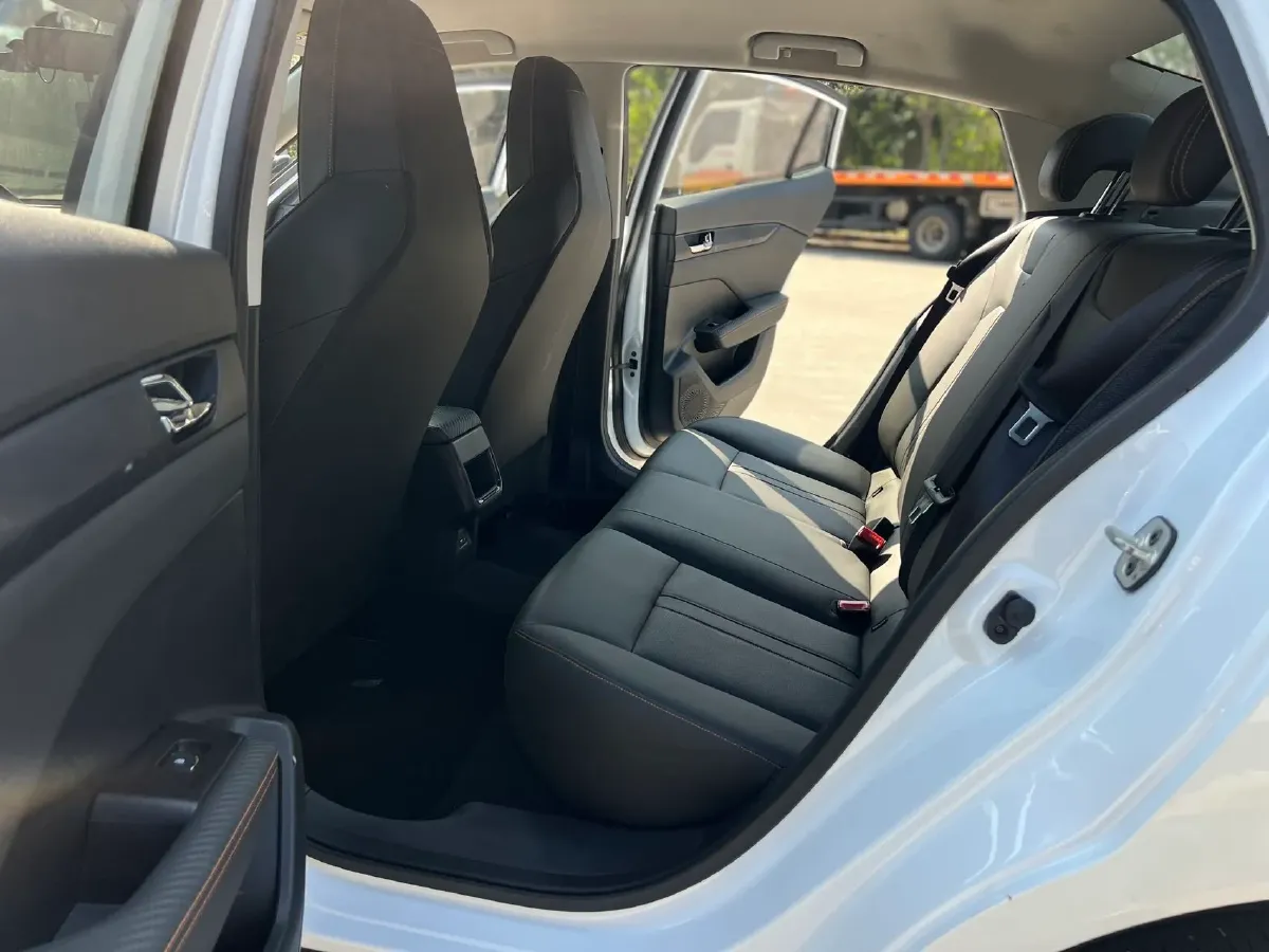 2024 DongFeng Aeolus YiXuan 1.5L 125HP L4 6DCT,autocango,china used car exporter,china ev exporter,chinese used car exporter,chinese used ev exporter