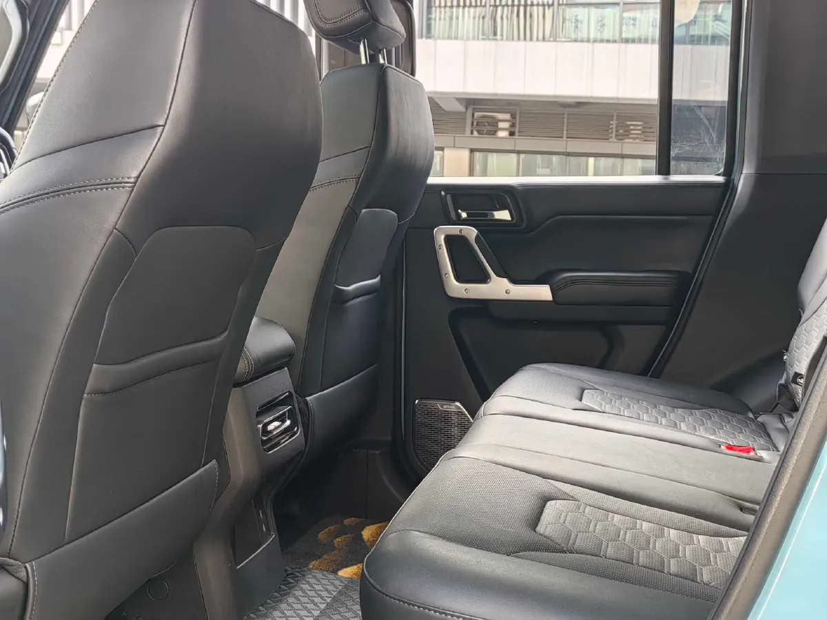 2025 212 212 T01 2.0T 252HP L4 8AT,autocango,china used car exporter,china ev exporter,chinese used car exporter,chinese used ev exporter