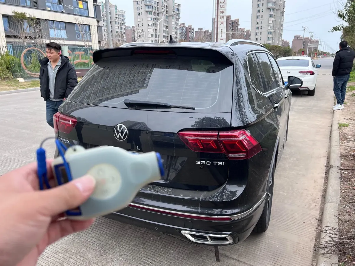 2023 Volkswagen Tiguan L 2.0T 186HP L4 7DCT,autocango,china used car exporter,china ev exporter,chinese used car exporter,chinese used ev exporter