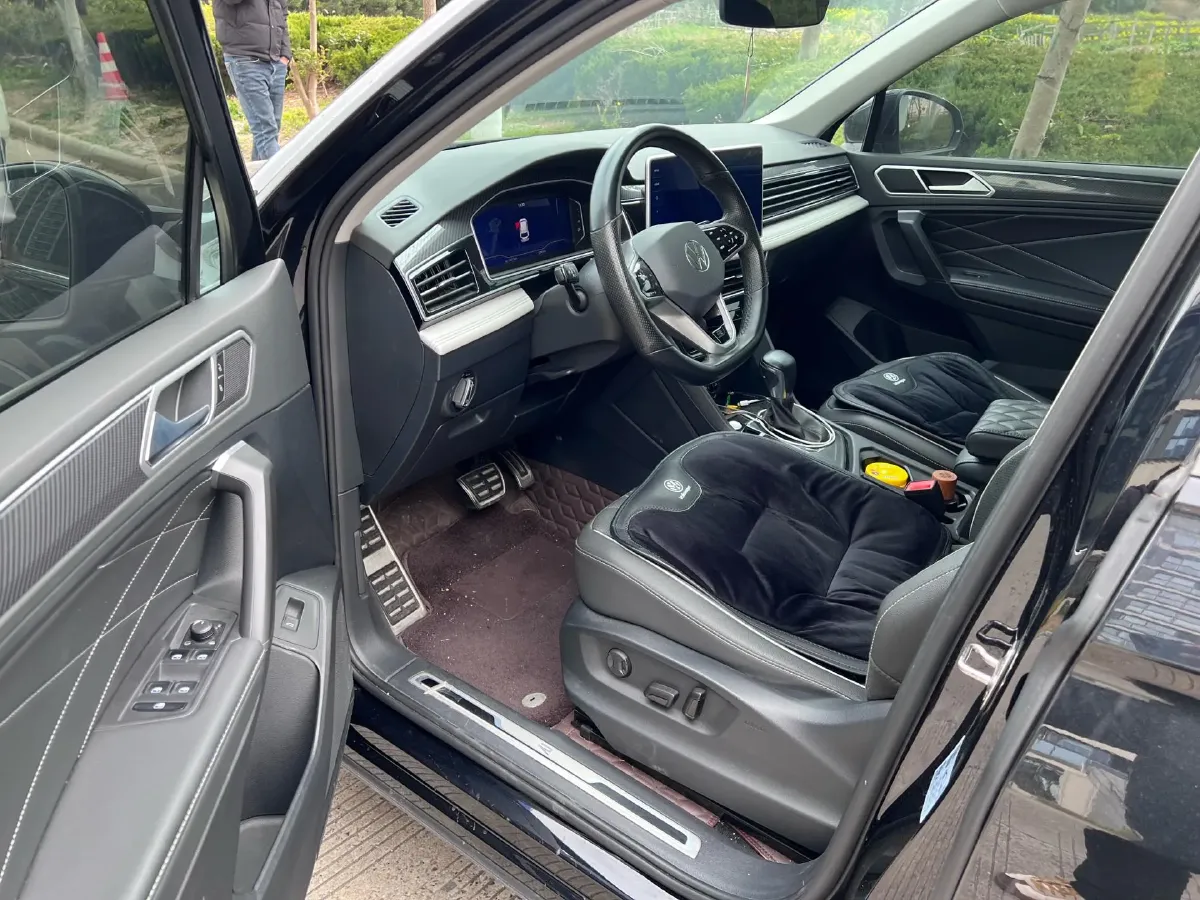 2023 Volkswagen Tiguan L 2.0T 186HP L4 7DCT,autocango,china used car exporter,china ev exporter,chinese used car exporter,chinese used ev exporter