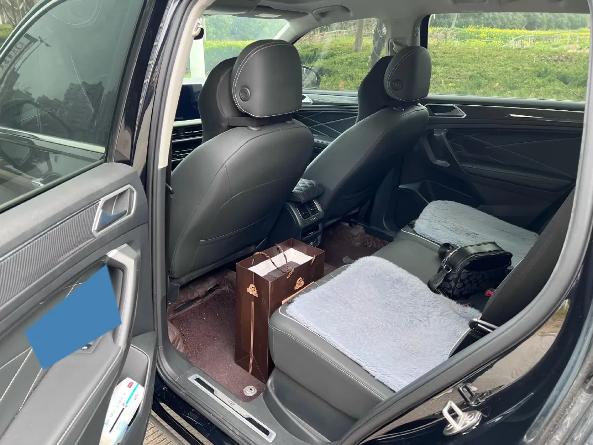 2023 Volkswagen Tiguan L 2.0T 186HP L4 7DCT,autocango,china used car exporter,china ev exporter,chinese used car exporter,chinese used ev exporter