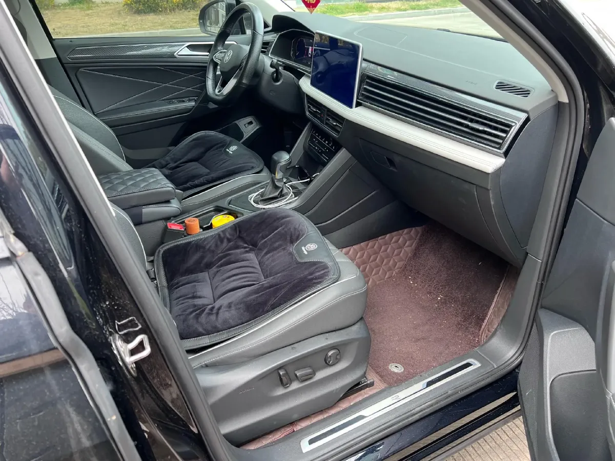 2023 Volkswagen Tiguan L 2.0T 186HP L4 7DCT,autocango,china used car exporter,china ev exporter,chinese used car exporter,chinese used ev exporter