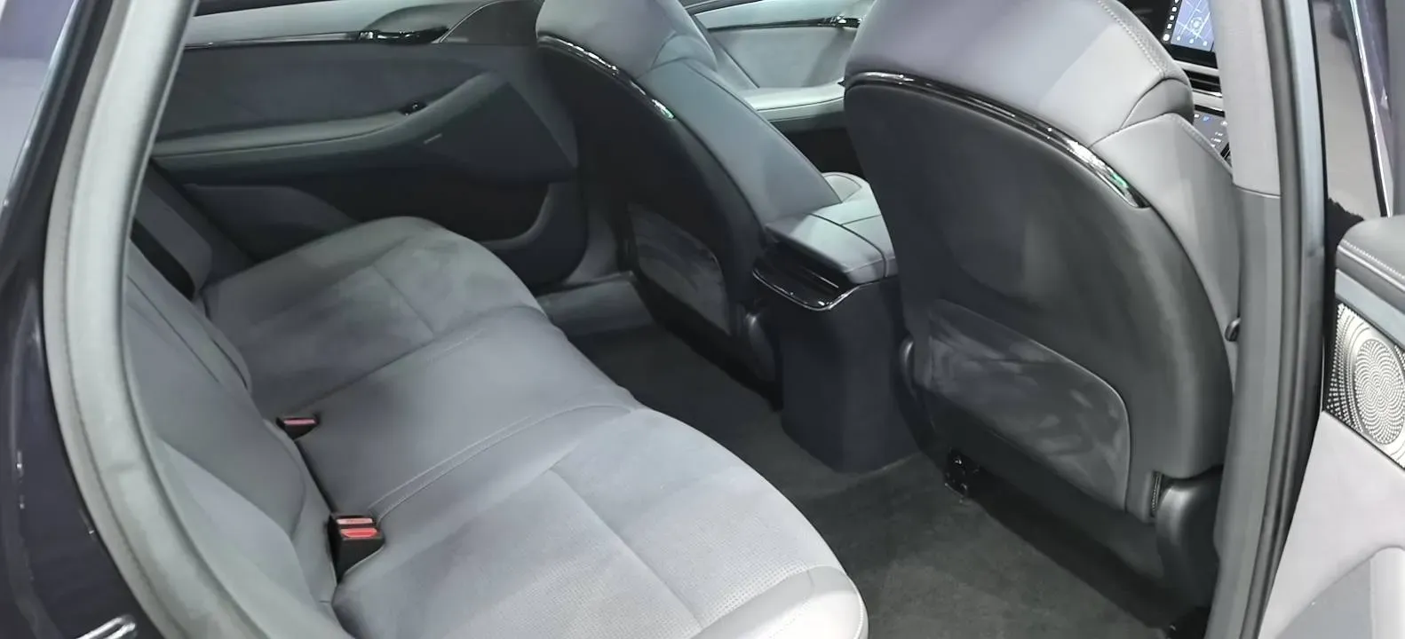 2024 Voyah ZhuiGuang 1.5T 136HP L4 PHEV 43KWH,autocango,china used car exporter,china ev exporter,chinese used car exporter,chinese used ev exporter