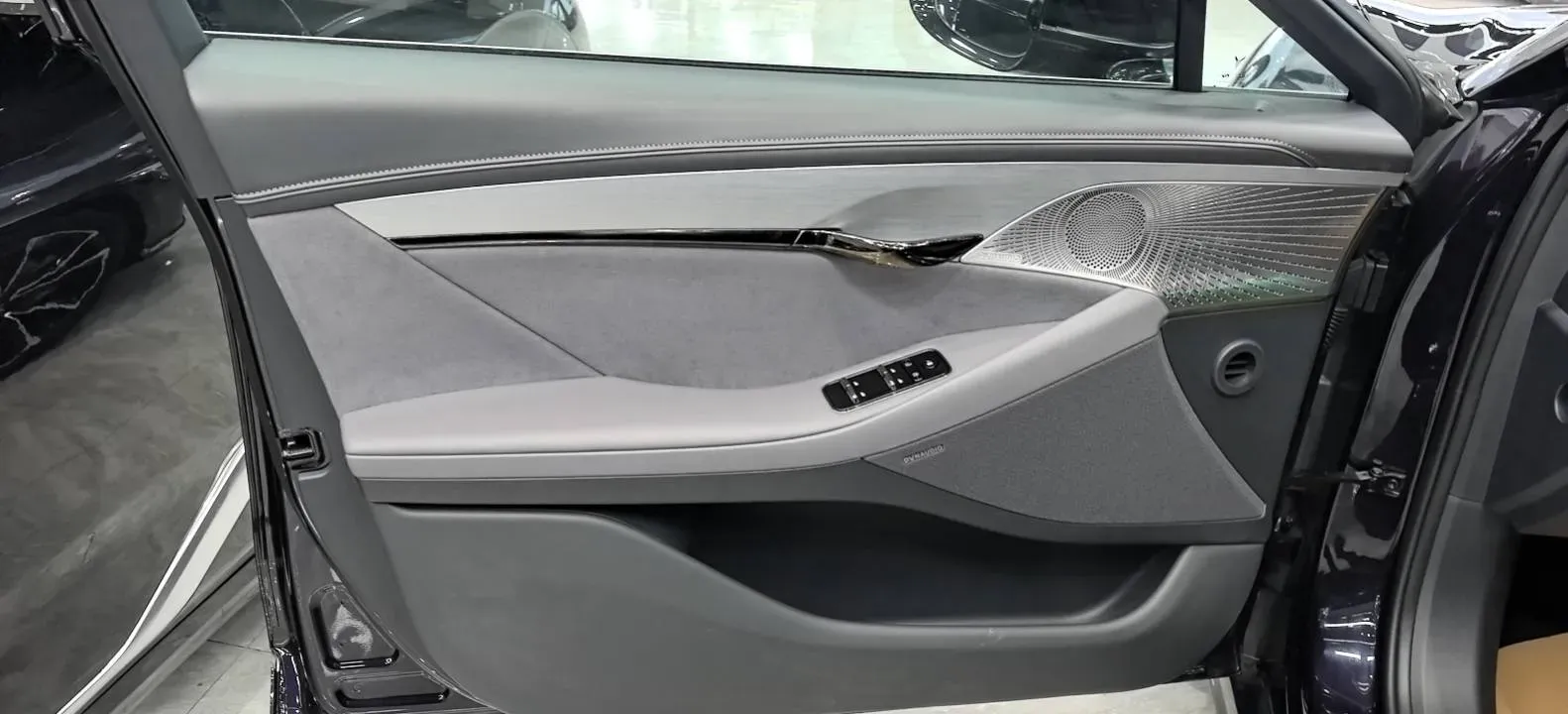 2024 Voyah ZhuiGuang 1.5T 136HP L4 PHEV 43KWH,autocango,china used car exporter,china ev exporter,chinese used car exporter,chinese used ev exporter