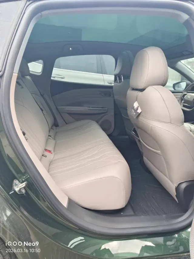 2025 Geely Galaxy Starshine 8 1.5L 112HP L4 1DHT PHEV,autocango,china used car exporter,china ev exporter,chinese used car exporter,chinese used ev exporter