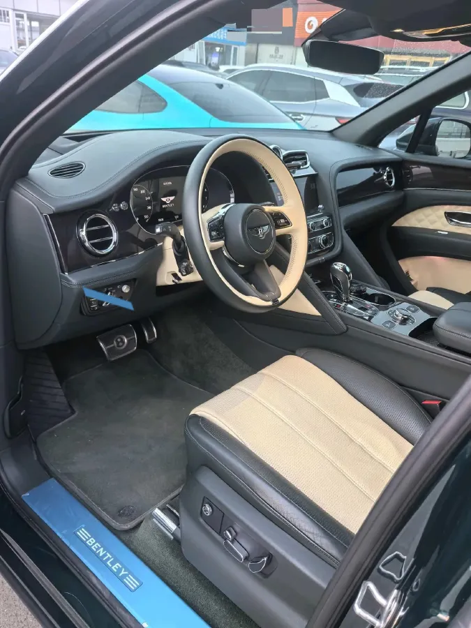 2022 Bentley Bentayga 4.0T 550HP V8 8AT,autocango,china used car exporter,china ev exporter,chinese used car exporter,chinese used ev exporter