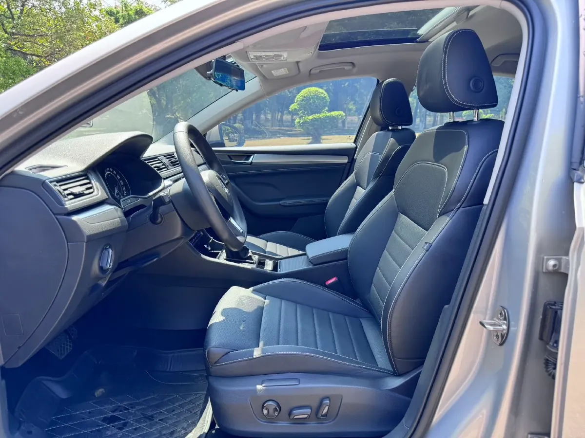 2019 Skoda Superb 1.4T 150HP L4 7DCT,autocango,china used car exporter,china ev exporter,chinese used car exporter,chinese used ev exporter