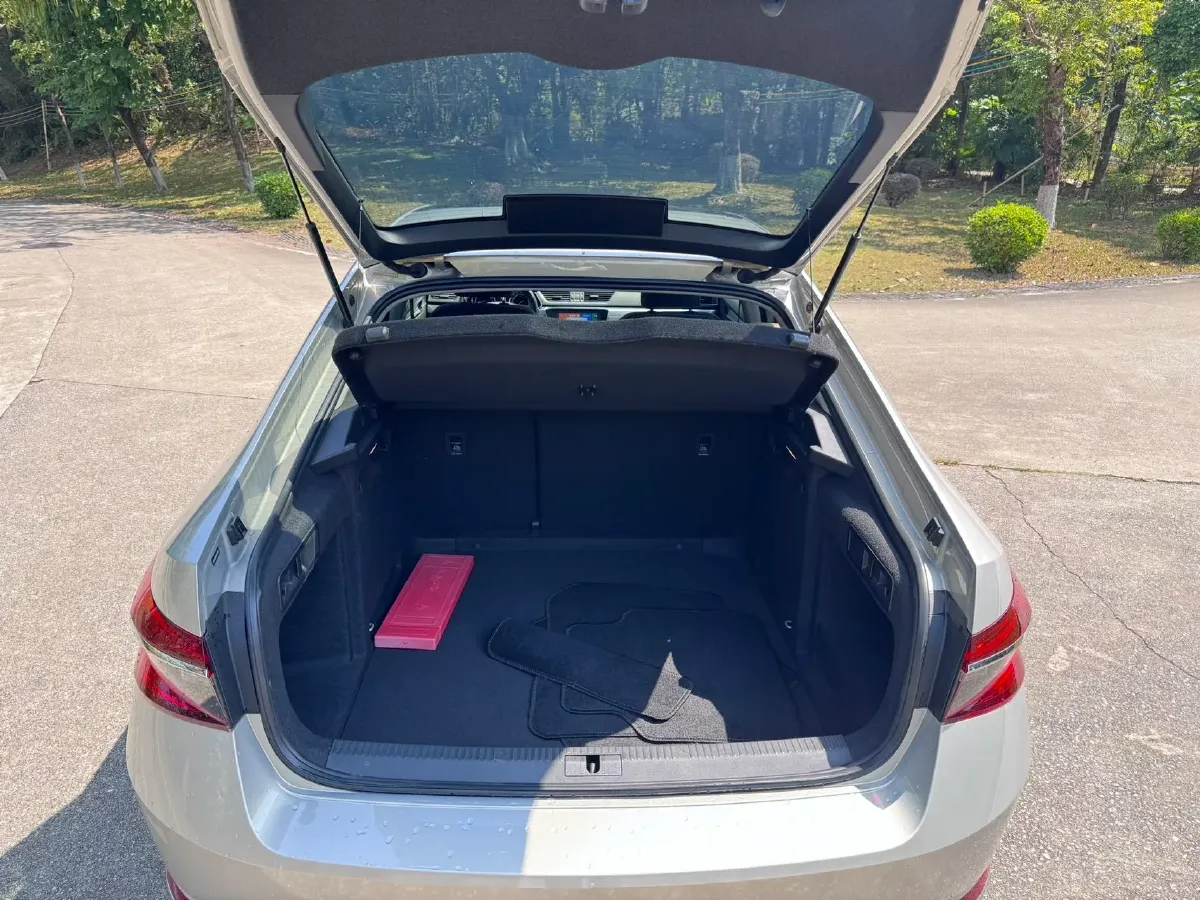 2019 Skoda Superb 1.4T 150HP L4 7DCT,autocango,china used car exporter,china ev exporter,chinese used car exporter,chinese used ev exporter