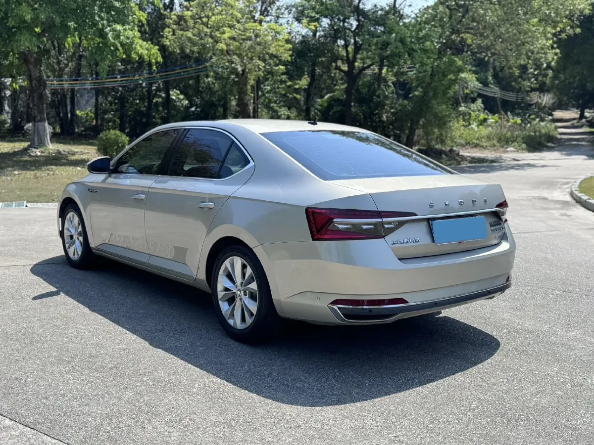 2019 Skoda Superb 1.4T 150HP L4 7DCT,autocango,china used car exporter,china ev exporter,chinese used car exporter,chinese used ev exporter