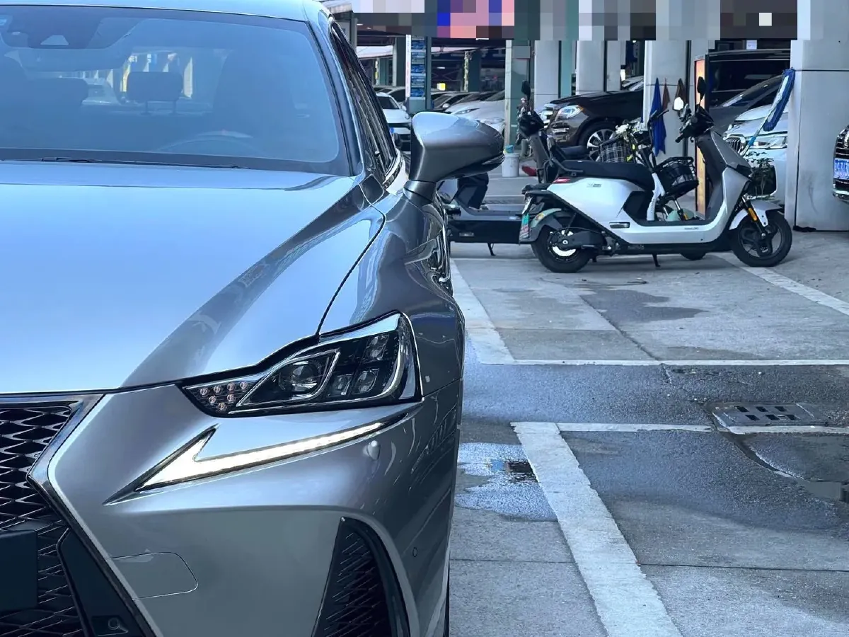 2017 Lexus IS 2.0T 245HP L4 8AT,autocango,china used car exporter,china ev exporter,chinese used car exporter,chinese used ev exporter